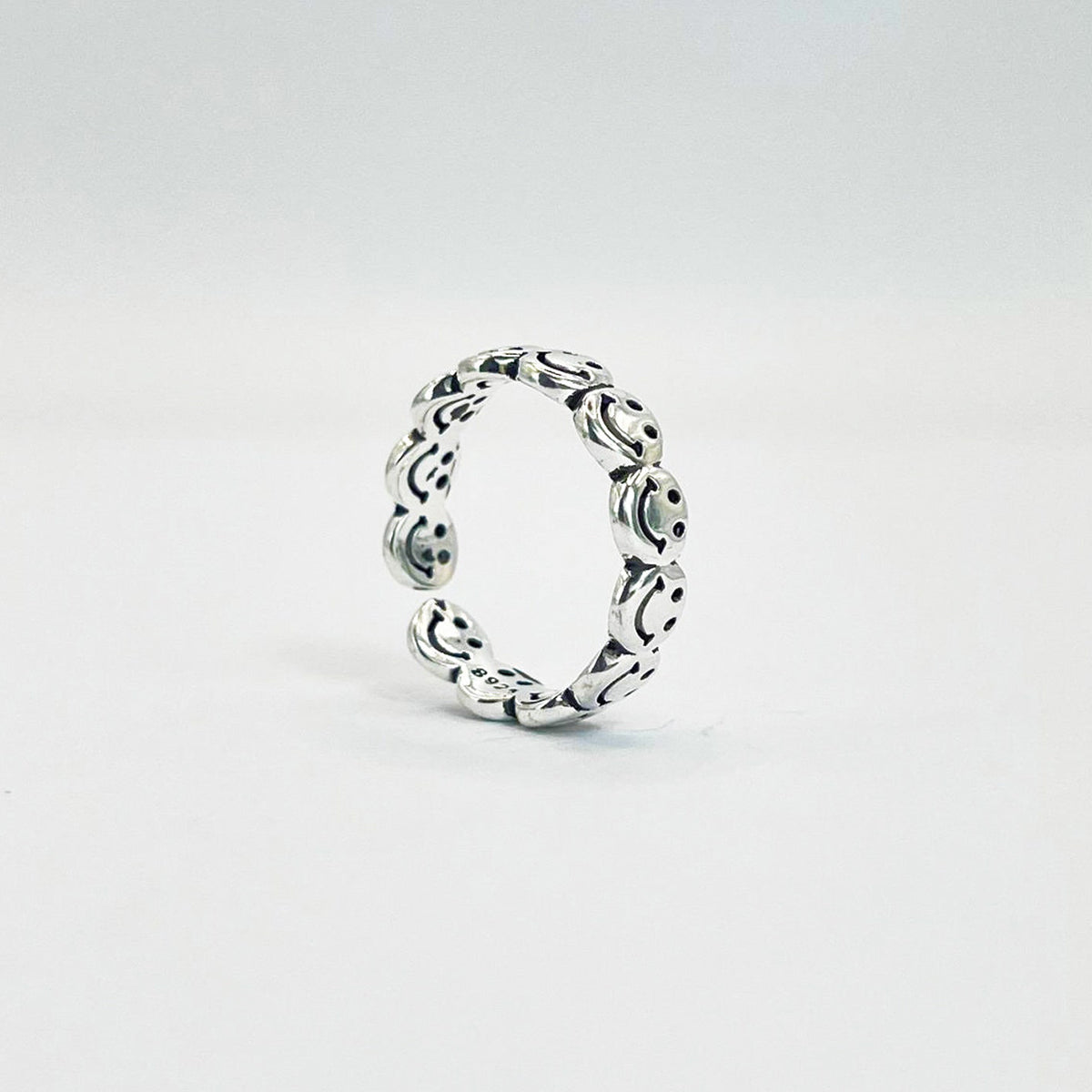 SMILEY FACE RING (ADJUSTABLE)